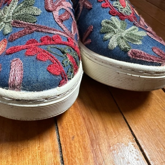 😊 Sofft Women's Somers Slip On Shoes Boho Denim Canvas Embroidered 8.5 - Picture 7 of 16